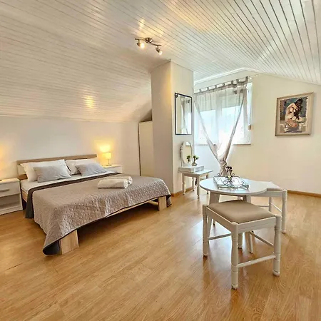 Apartment In 54629 *